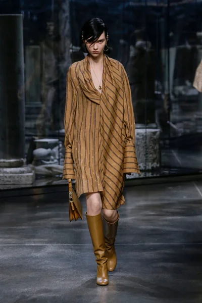 Look 10